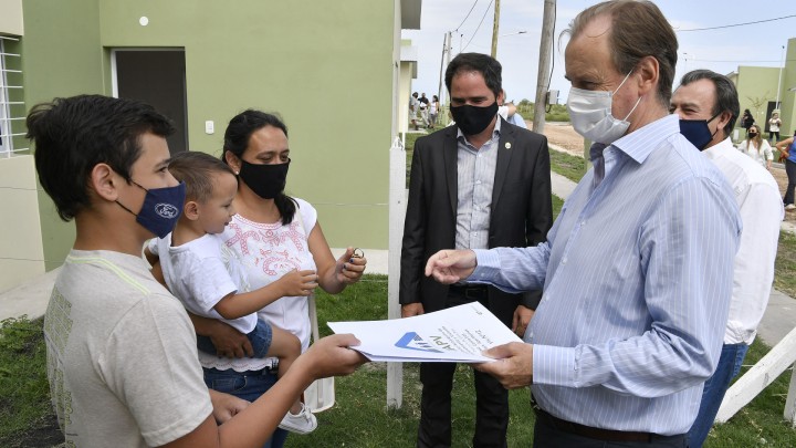 Bordet inaugur&oacute; viviendas en Larroque