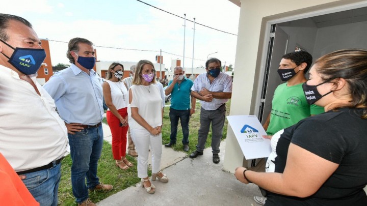 La vicegobernadora Stratta entreg&oacute; viviendas y aportes en Gualeguaych&uacute; junto al intendente Piaggio