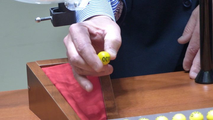 Padr&oacute;n provisorio para el sorteo de 24 viviendas en San Salvador