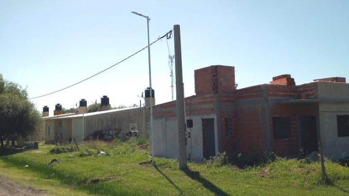 Con fondos provinciales reanudaron la construcci&oacute;n de viviendas en El Pingo