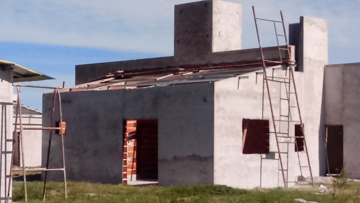 Se construyen 51 viviendas en Concepci&oacute;n del Uruguay, Caseros y Enrique Carb&oacute;