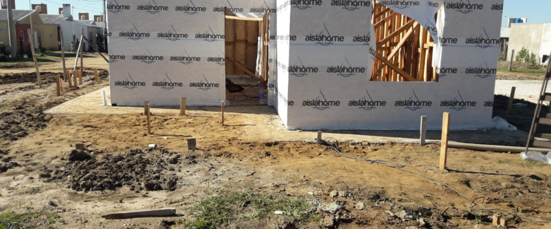 A buen ritmo, avanza la construcci&oacute;n de viviendas de madera en Chajar&iacute;