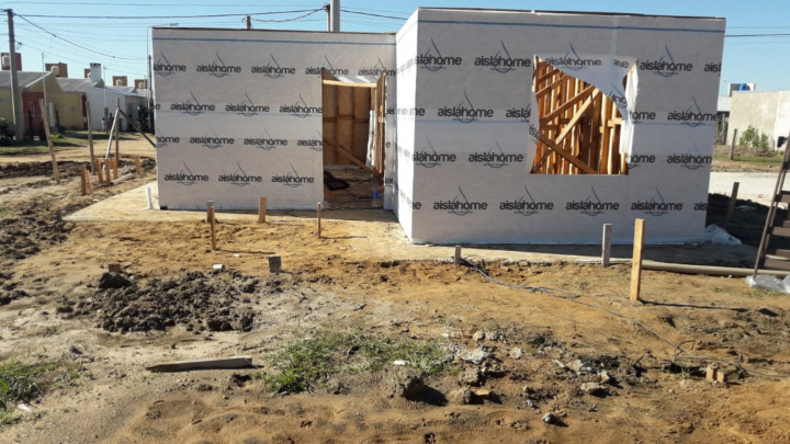 A buen ritmo, avanza la construcci&oacute;n de viviendas de madera en Chajar&iacute;