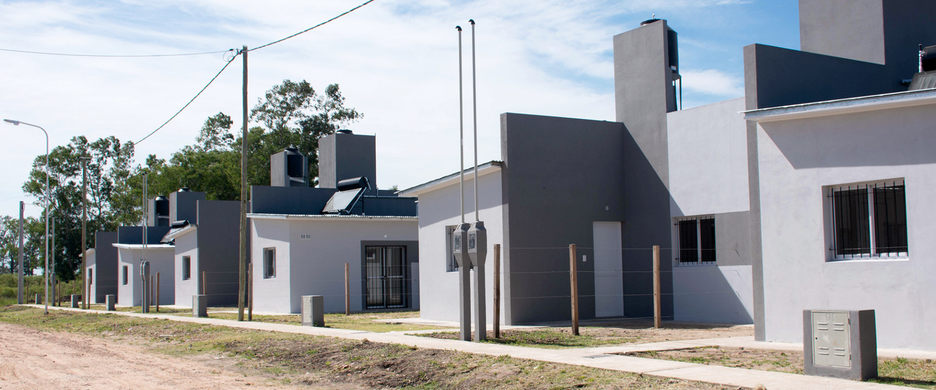 La provincia rubric&oacute; convenios para construir 58 viviendas para Villaguay y Chajar&iacute;