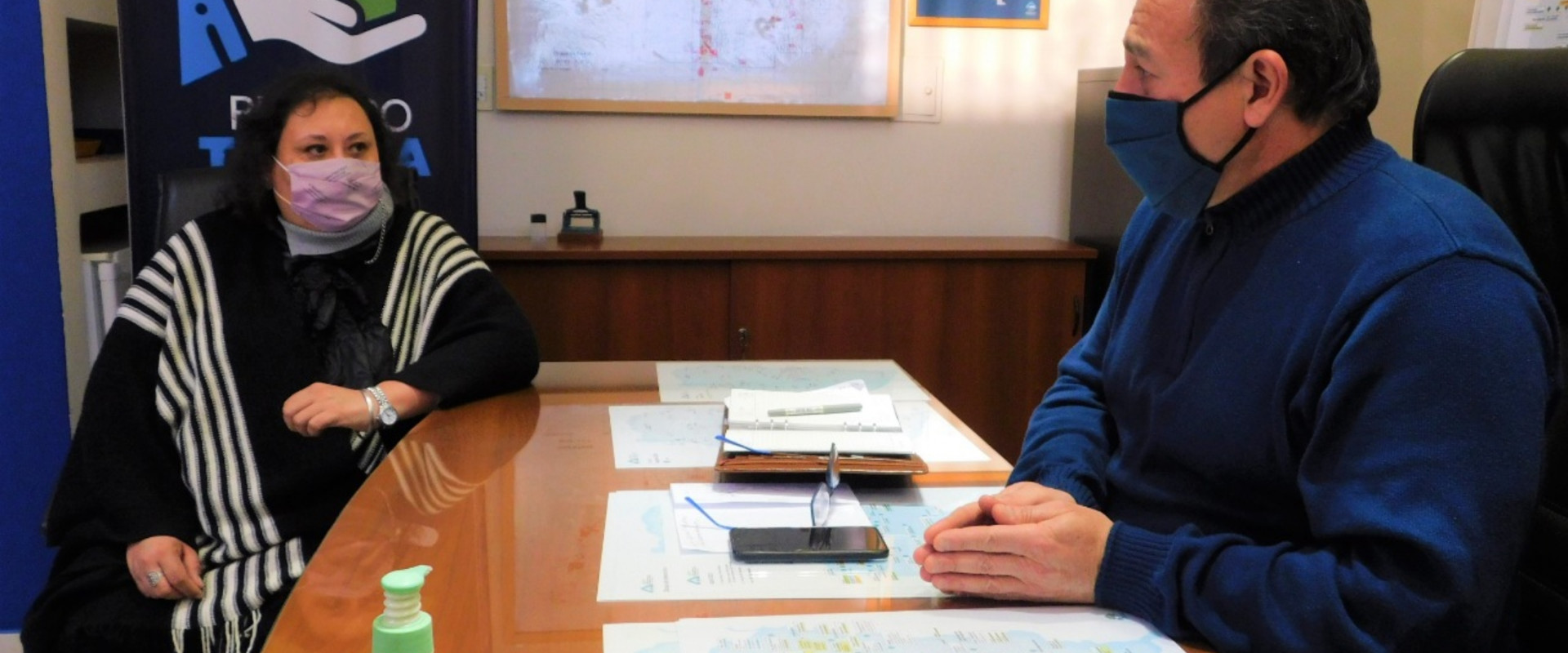Con fondos provinciales reanudaron la construcci&oacute;n de viviendas de madera en Los Conquistadores