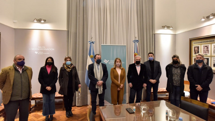 Stratta convoc&oacute; a una reuni&oacute;n de trabajo para la construcci&oacute;n de cien nuevas viviendas en  Victoria
