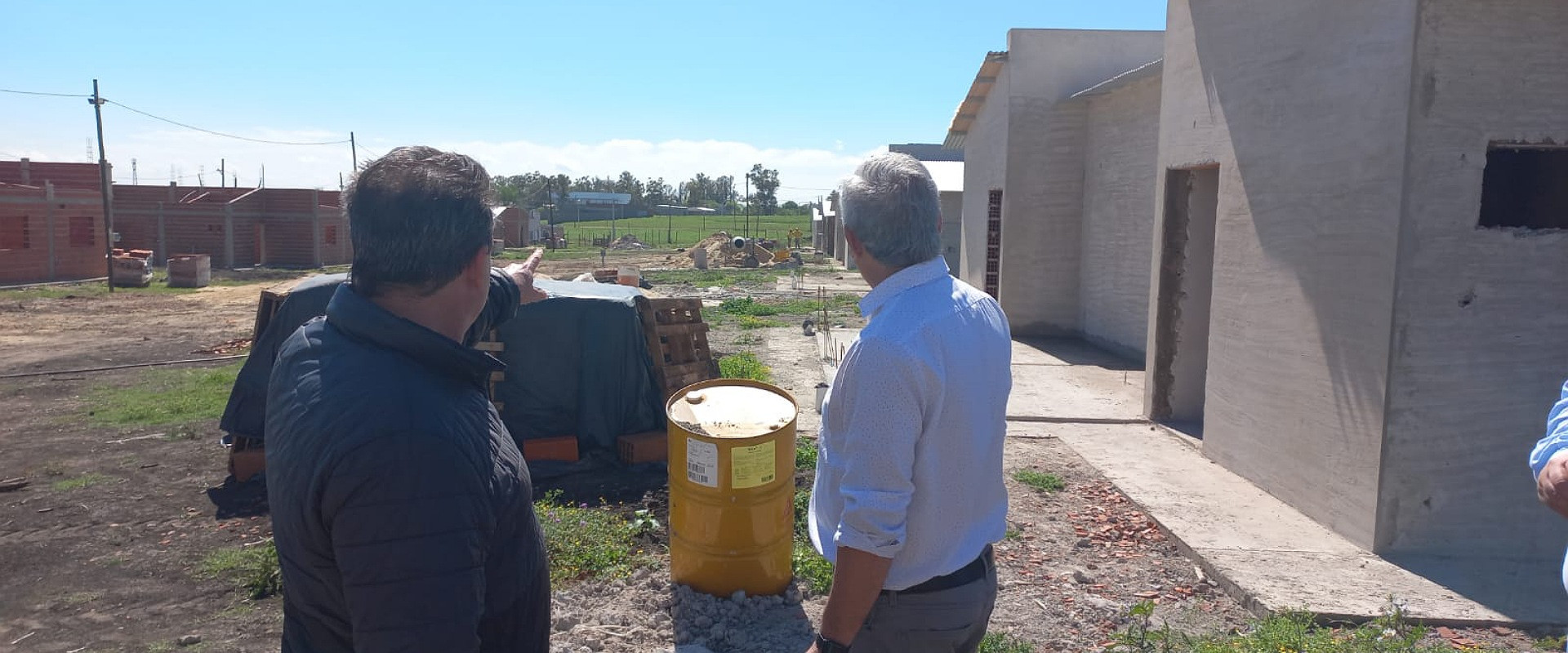 Observaron el avance de las viviendas que se construyen en Concepci&oacute;n del Uruguay con fondos propios