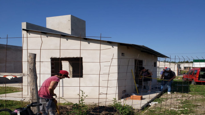 Con fondos provinciales se reanud&oacute; la construcci&oacute;n de 12 viviendas en Nogoy&aacute;