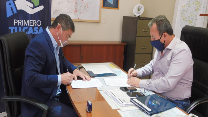 Se rubricaron convenios para la construcci&oacute;n de 74 viviendas en tres localidades entrerrianas