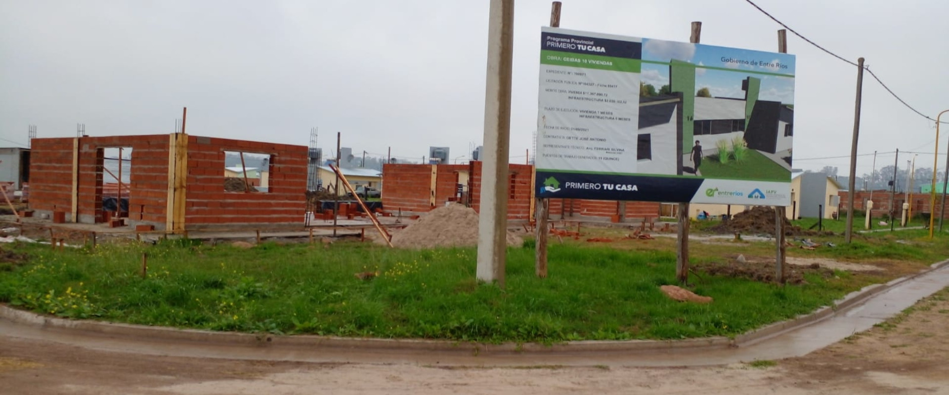Avanza la construcci&oacute;n de viviendas, con recursos propios, en Ceibas y Piedras Blancas