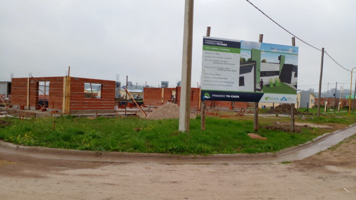 Avanza la construcci&oacute;n de viviendas, con recursos propios, en Ceibas y Piedras Blancas