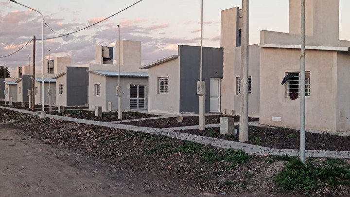 Se firmaron convenios para la ejecuci&oacute;n de viviendas en 16 localidades entrerrianas
