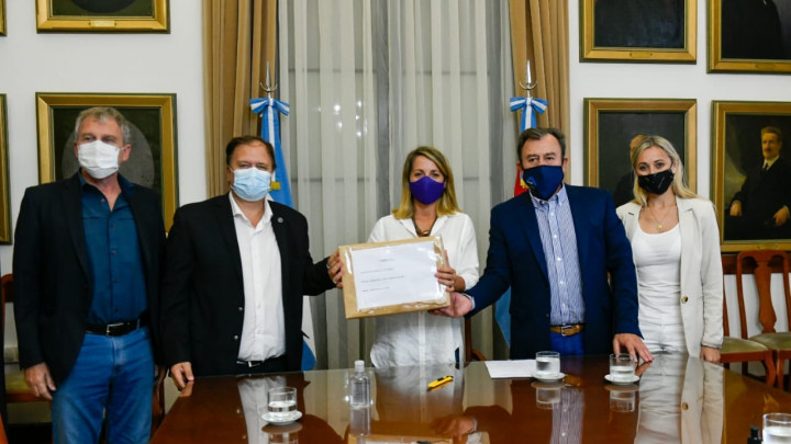El gobierno provincial licit&oacute; nuevas viviendas para Chajar&iacute;