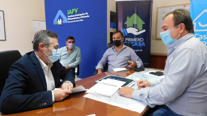Nuevas gestiones para la construcci&oacute;n de viviendas en San Salvador