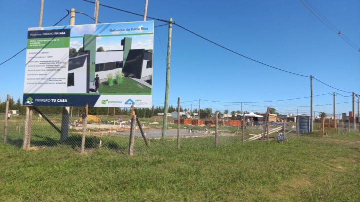 Comenzaron la construcci&oacute;n de 48 nuevas viviendas financiadas por la provincia en tres localidades