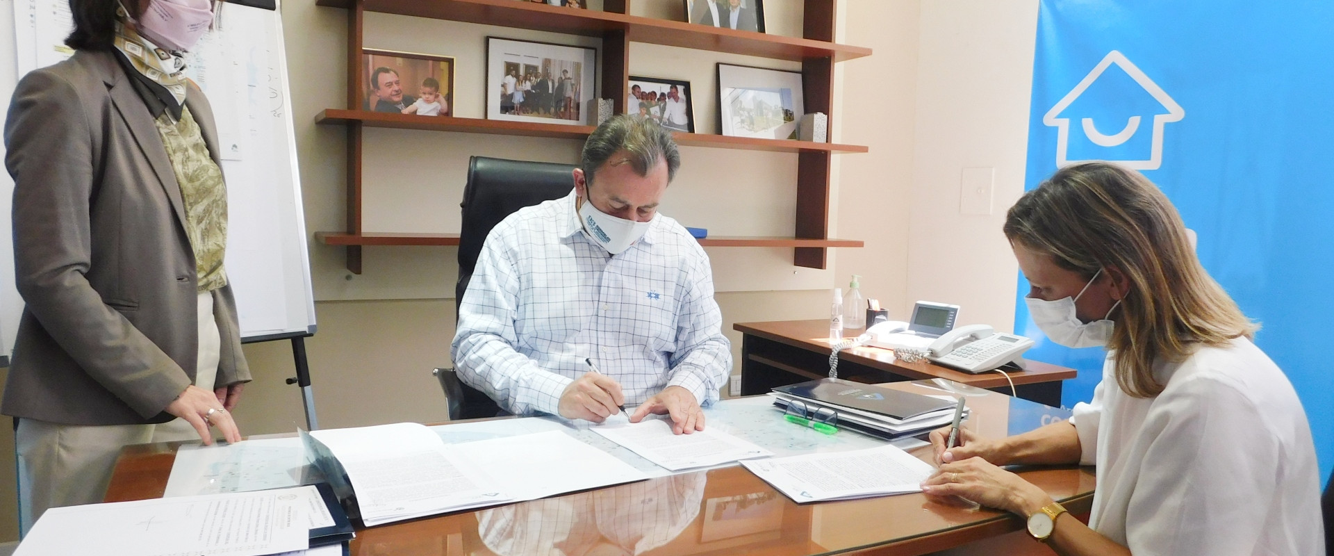 Se rubric&oacute; el contrato para construir 30 nuevas viviendas de Vicoer en Concepci&oacute;n del Uruguay