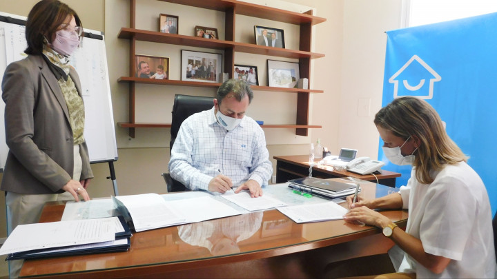 Se rubric&oacute; el contrato para construir 30 nuevas viviendas de Vicoer en Concepci&oacute;n del Uruguay