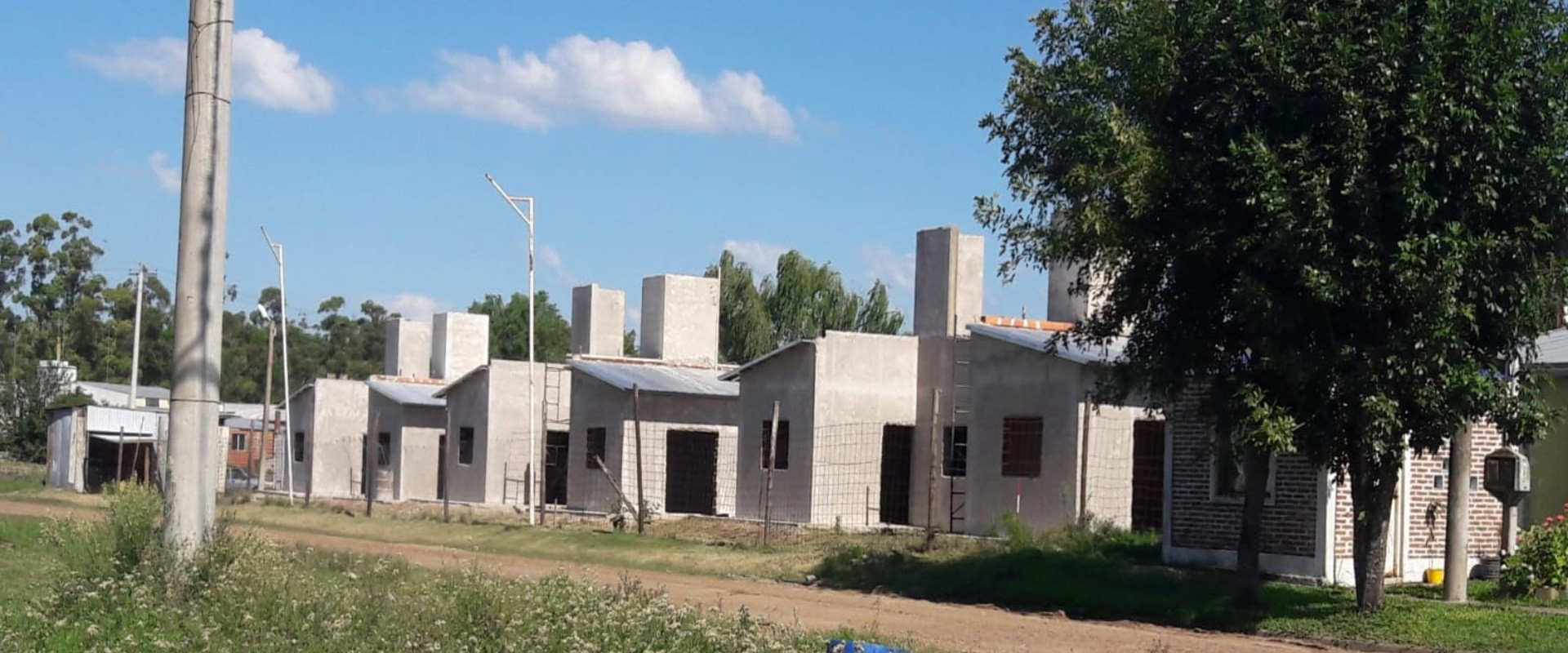 Trabajan en nuevas soluciones habitacionales para Basavilbaso y Los Charr&uacute;as