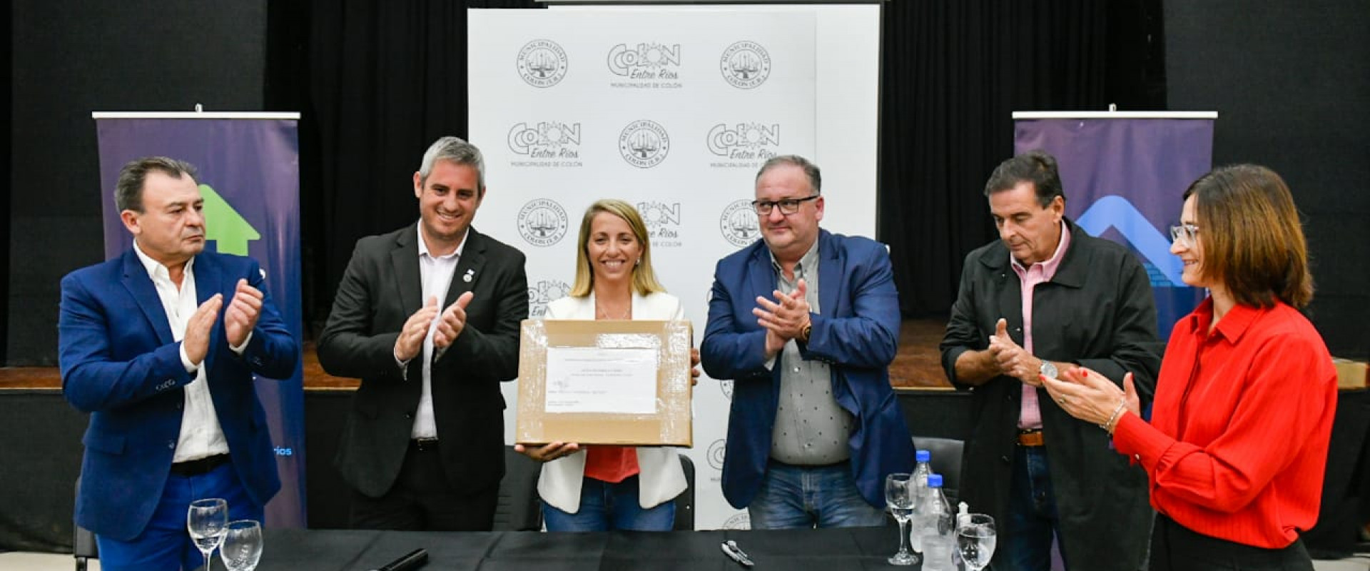 En Col&oacute;n, Stratta particip&oacute; de la apertura de sobres para la construcci&oacute;n de nuevas viviendas