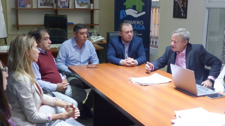 Se trabaja en la regularizaci&oacute;n dominial de grupos habitacionales del IAPV en Paran&aacute;