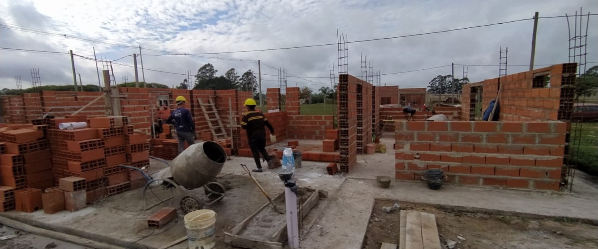 Construir&aacute;n nuevas viviendas con fondos nacionales en 11 localidades del departamento Uruguay
