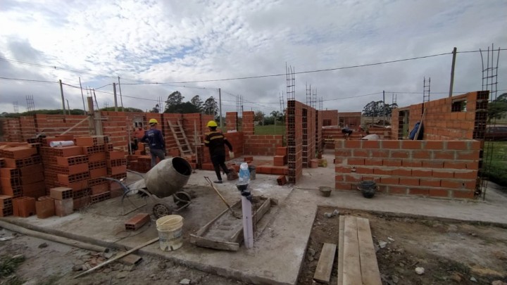 Construir&aacute;n nuevas viviendas con fondos nacionales en 11 localidades del departamento Uruguay