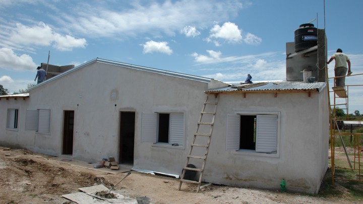 Con lo que le deben al IAPV se construir&iacute;an mil viviendas en territorio entrerriano