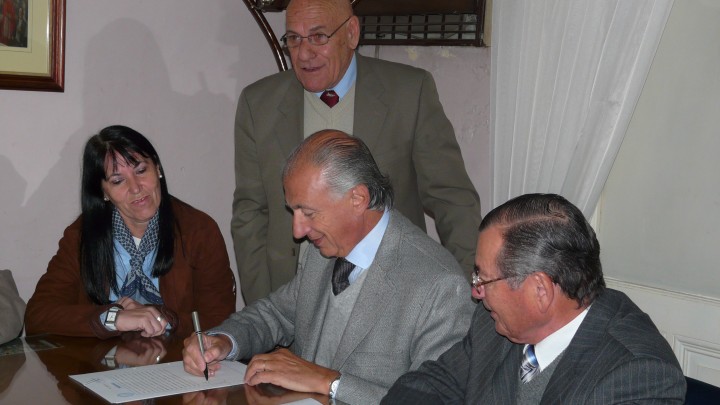 La provincia rubric&oacute; la compra de un terreno para la ejecuci&oacute;n de viviendas en Federaci&oacute;n