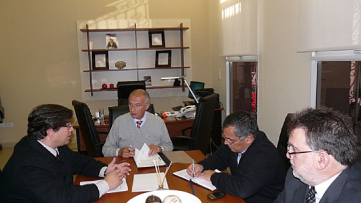 El Intendente de Cerrito se reuni&oacute; con el Directorio el IAPV