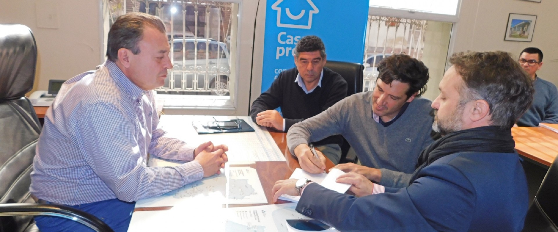 Se firm&oacute; contrato para construir 15 nuevas viviendas para docentes t&eacute;cnicos y privados en Diamante