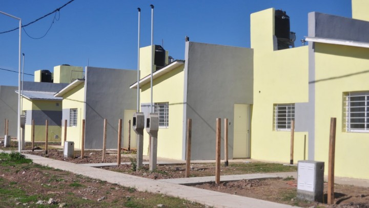Se licitar&aacute;n con fondos provinciales nuevas viviendas para La Paz y Gualeguaych&uacute;