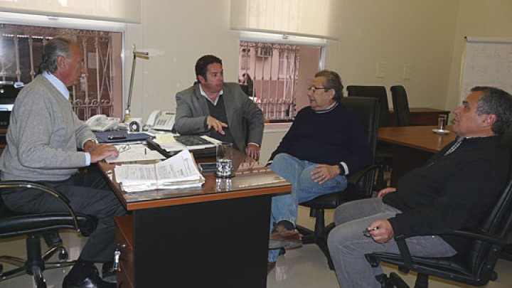 Funcionarios provinciales evaluaron junto al intendente de Segu&iacute; el avance en obras habitacionales para esa localidad