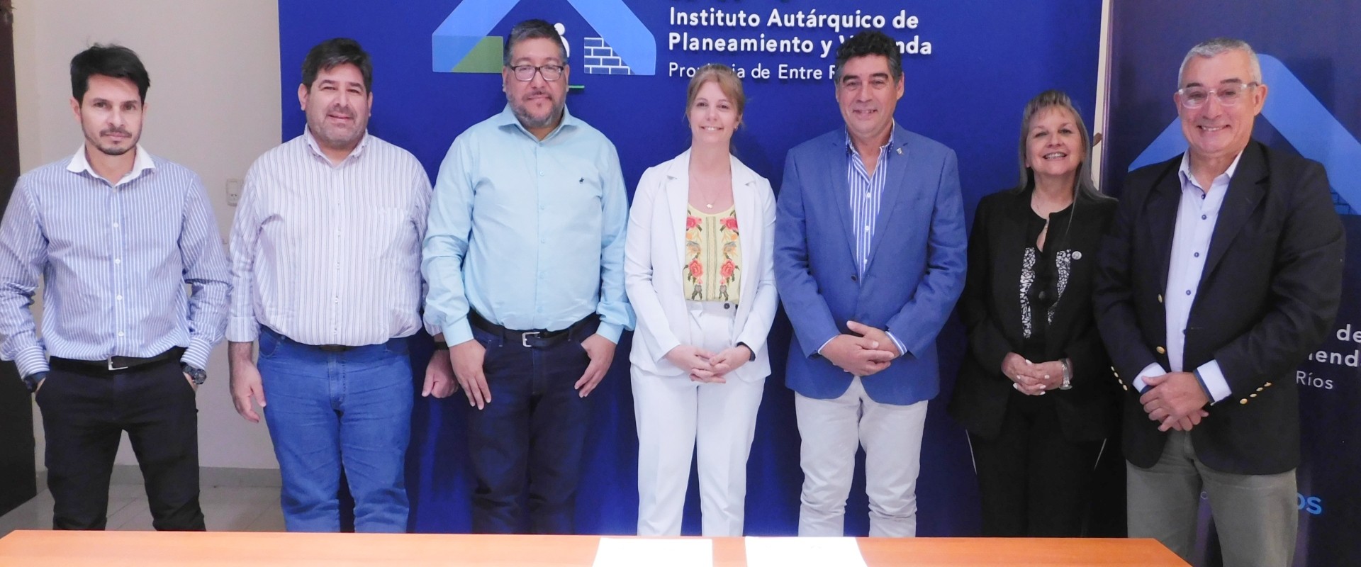 IAPV y UADER firmaron un convenio de cooperaci&oacute;n y asistencia