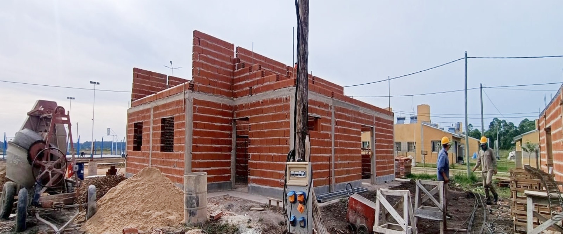 Rubricaron contrato para construir 18 nuevas viviendas en Chajar&iacute; para trabajadores municipales