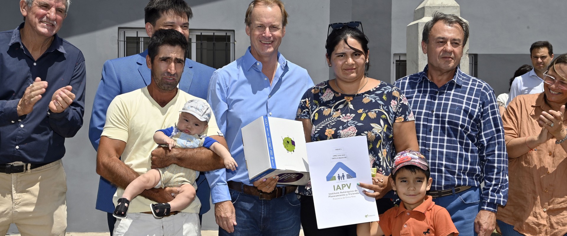 Bordet contin&uacute;a la entrega de viviendas financiadas por el gobierno provincial