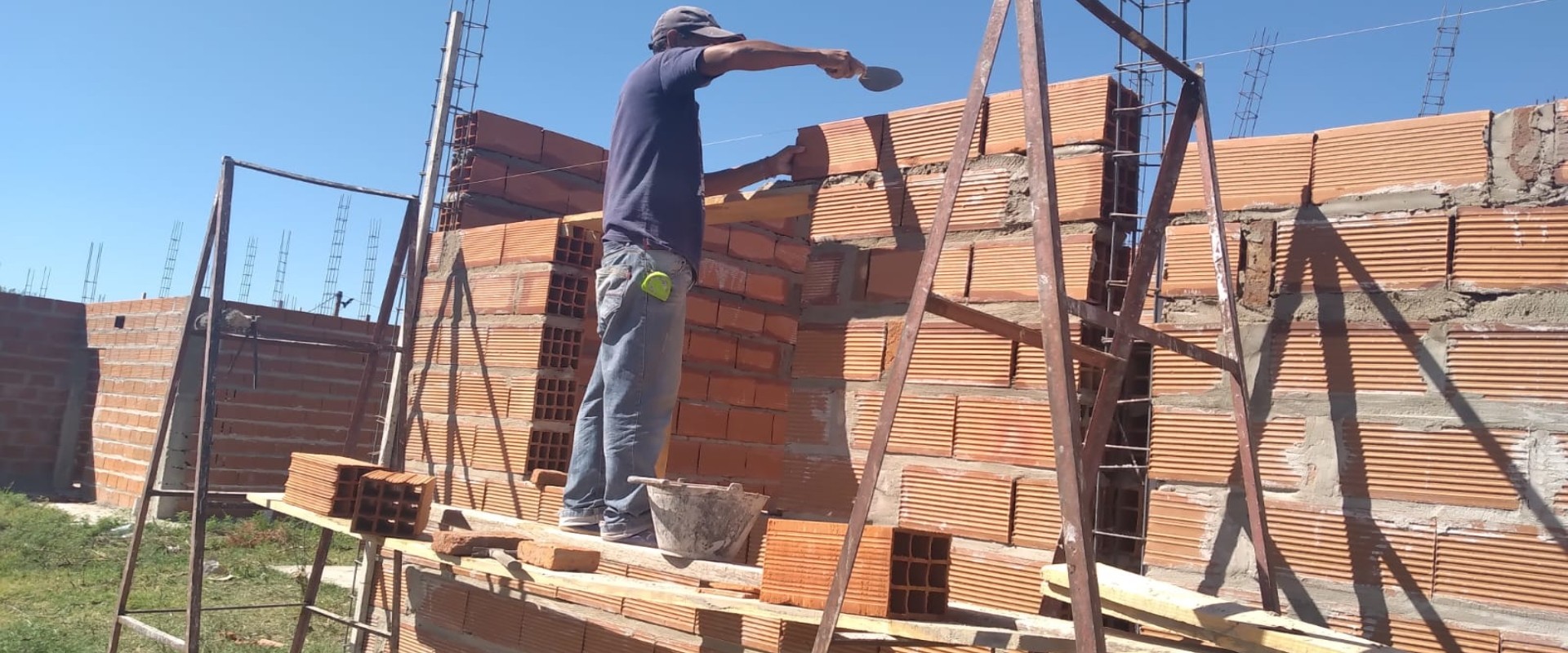 Con fondos provinciales reanudaron la terminaci&oacute;n de 16  viviendas en Santa Elena