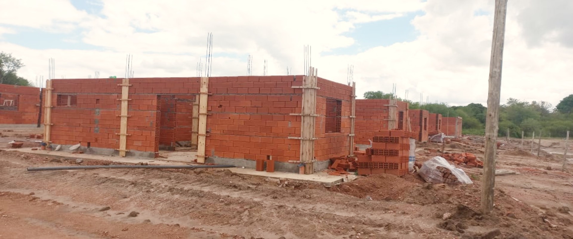 Se ejecutan con fondos nacionales viviendas en Pueblo Liebig y Col&oacute;n