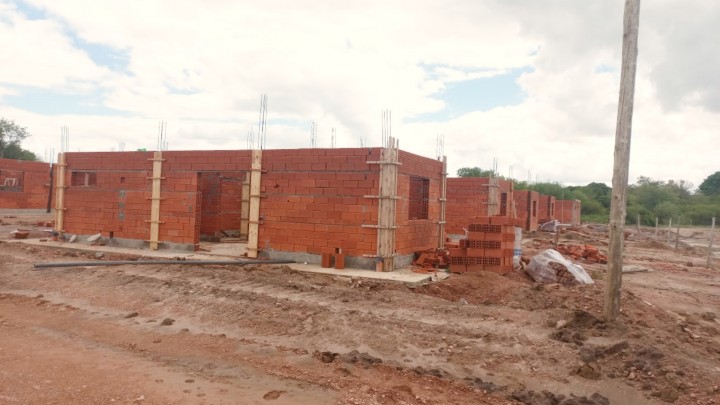 Se ejecutan con fondos nacionales viviendas en Pueblo Liebig y Col&oacute;n