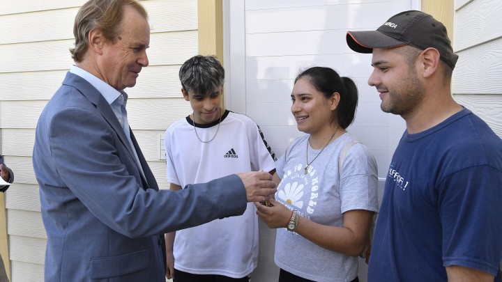 Bordet destac&oacute; el est&iacute;mulo a la industria con la construcci&oacute;n de viviendas de madera
