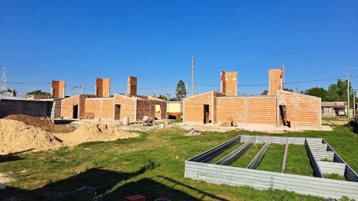 Se construyen m&aacute;s de 100 viviendas con fondos provinciales para gremios y entidades intermedias