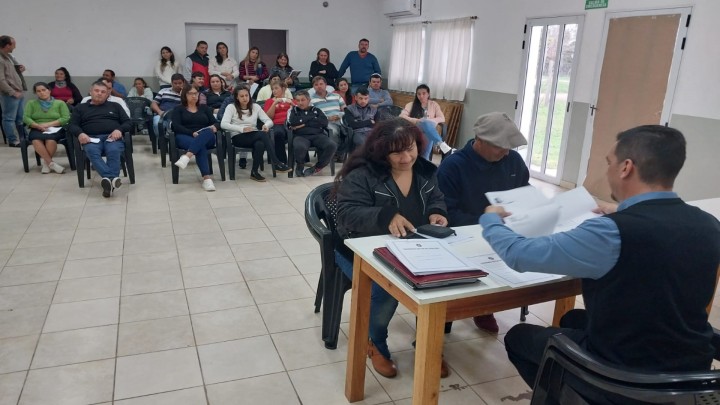 Familias de Concepci&oacute;n del Uruguay y comuna Tala contar&aacute;n con las escrituras de sus viviendas