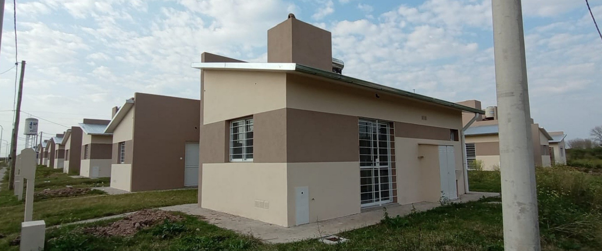 Avanzan a buen ritmo la construcci&oacute;n de 179 viviendas en cinco localidades entrerrianas