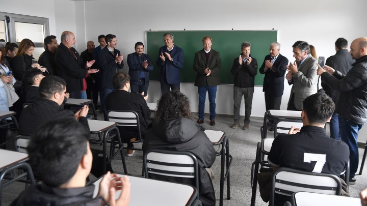 Bordet inaugur&oacute; una escuela t&eacute;cnica, jardines y viviendas en Concepci&oacute;n del Uruguay
