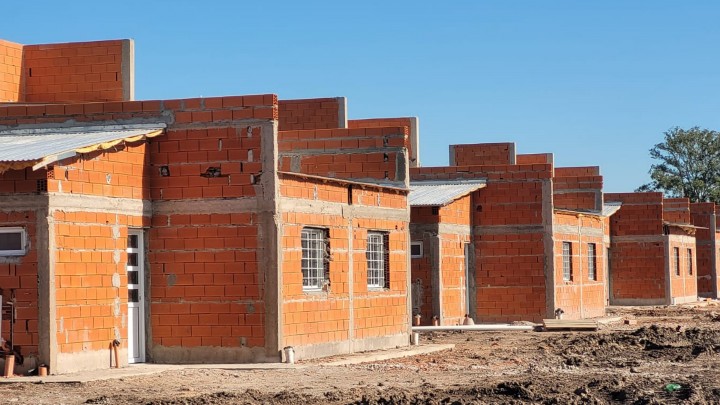 Con fondos nacionales y provinciales se licitar&aacute;n 242 nuevas viviendas para cuatro localidades