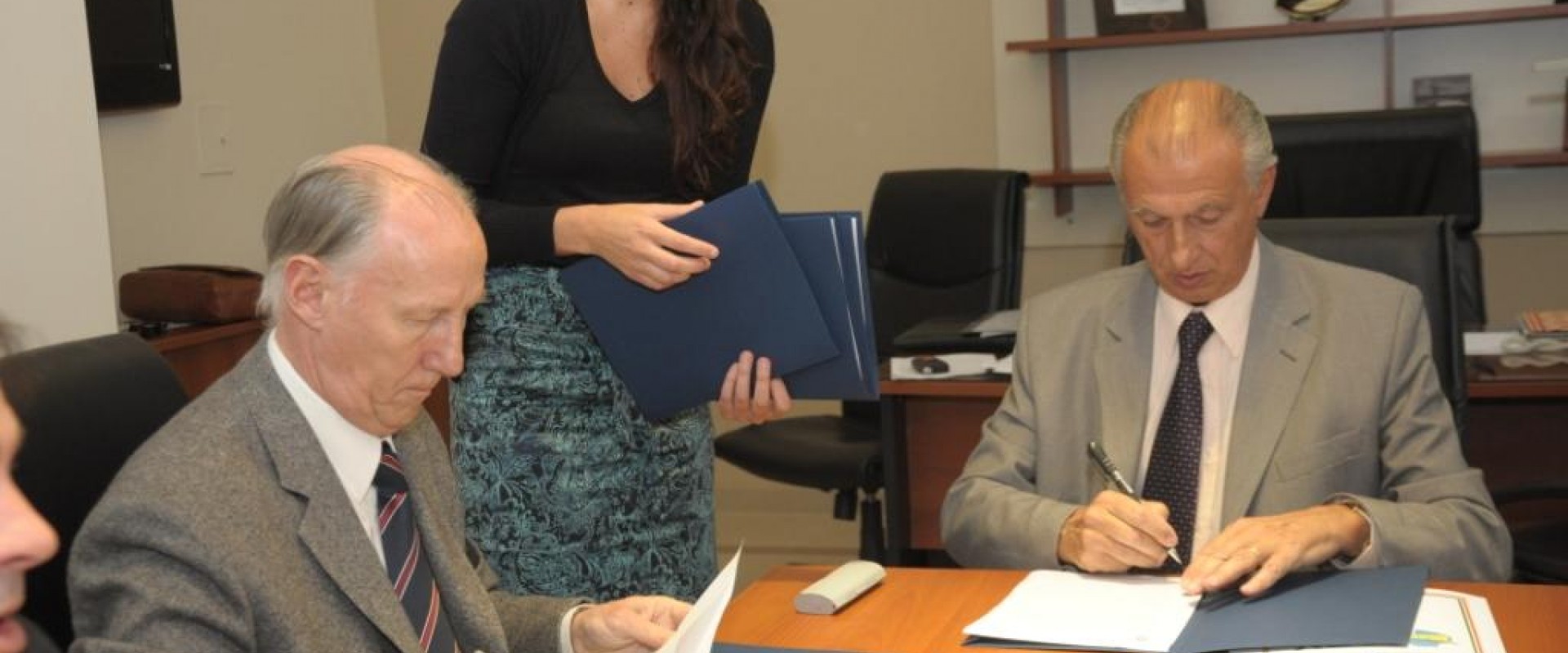 Las viviendas adjudicadas de IAPV estar&aacute;n aseguradas por el Instituto del Seguro