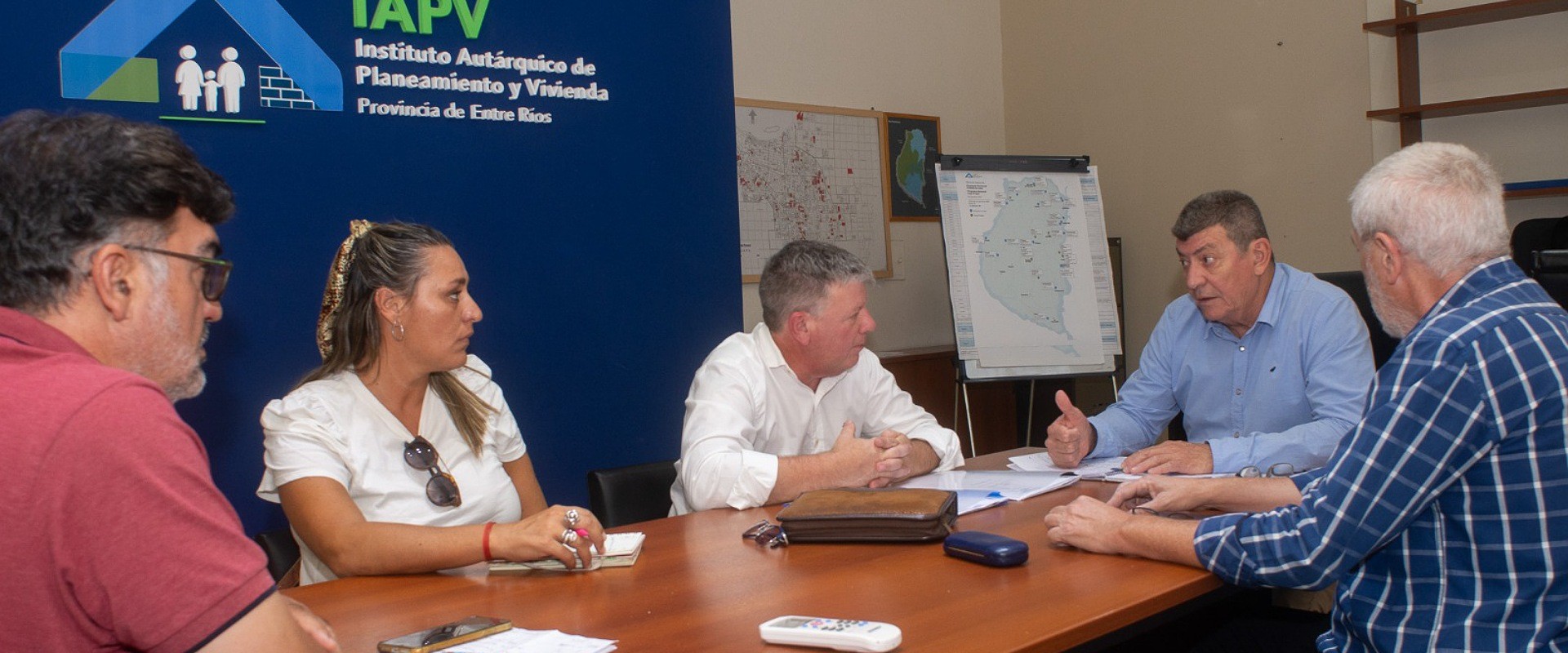 Trabajan en nuevas viviendas para Feliciano y Mar&iacute;a Grande