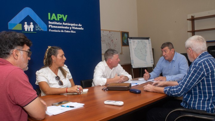Trabajan en nuevas viviendas para Feliciano y Mar&iacute;a Grande