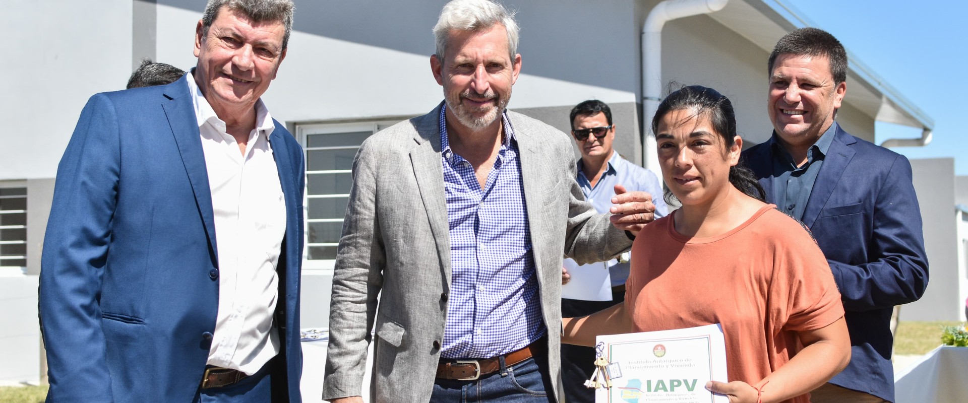 El gobernador entreg&oacute; 42 viviendas en Rosario del Tala y llam&oacute; a profundizar las coincidencias