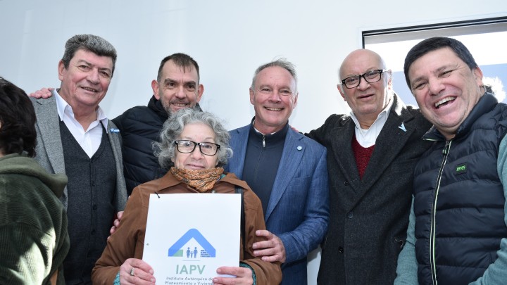 Familias de Maci&aacute; cuentan con sus casas propias