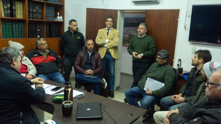 Trabajan en la regularizaci&oacute;n dominial de grupos habitacionales del IAPV en Paran&aacute;